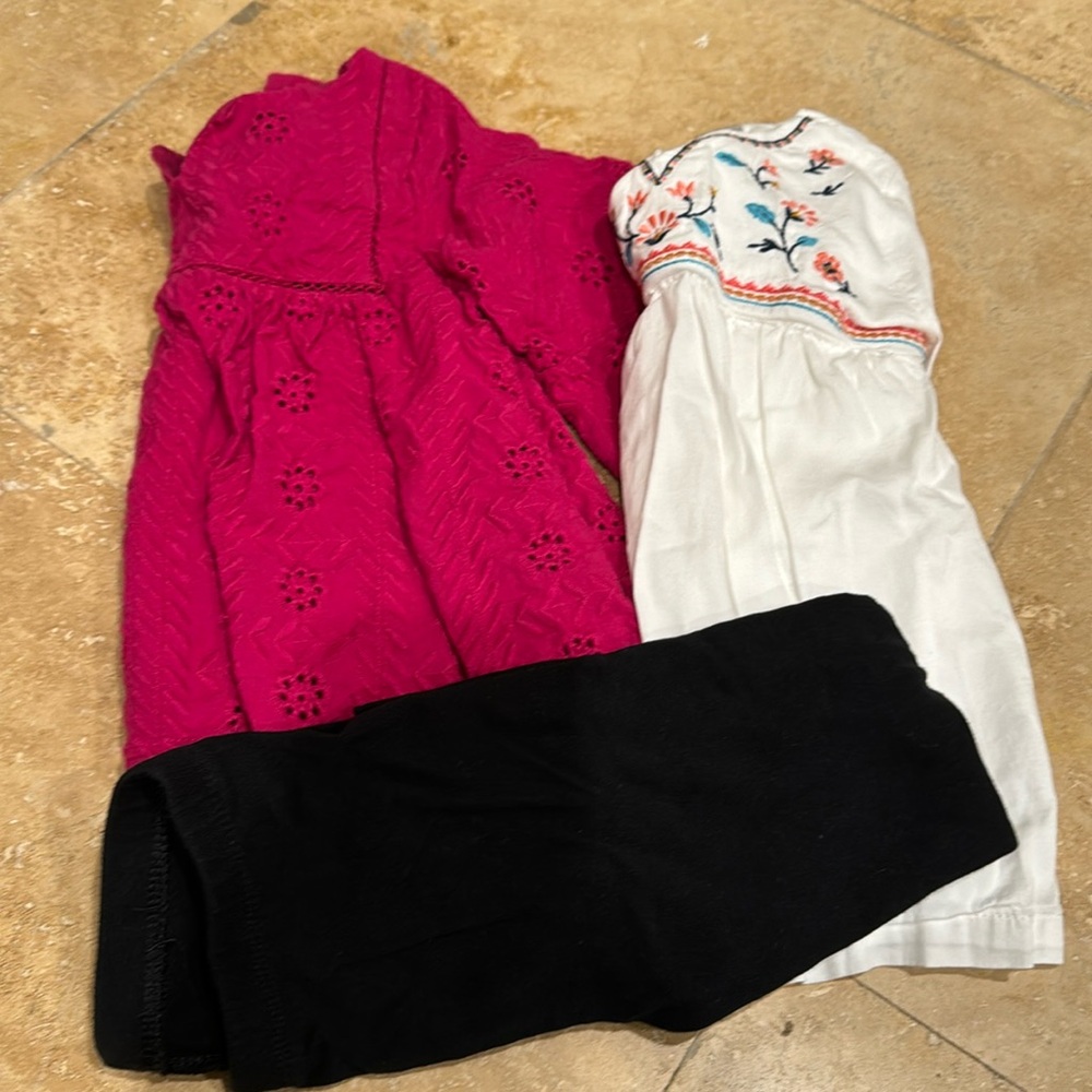 2 carters/oshkosh shirts with 1 pair of leggings (cat & jack). Size 3t